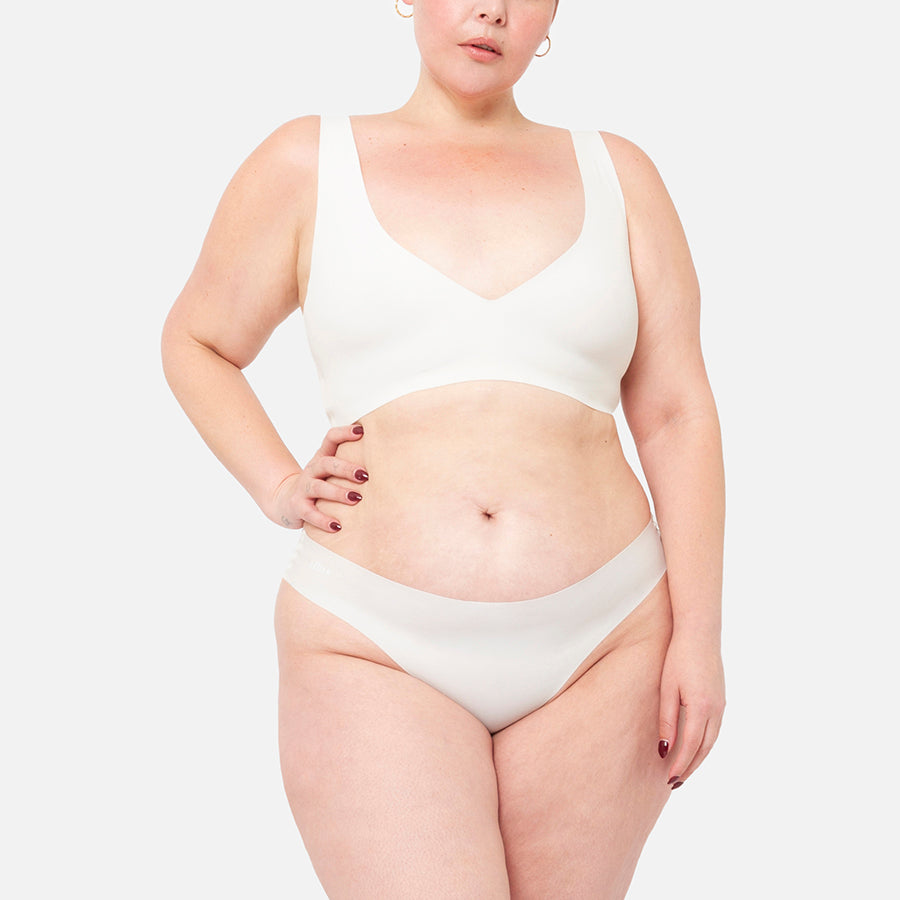 SET | Bralette cuello V + Cheeky (Latte)
