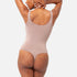 modelo de espaldas con nuestro basics scoop neck bodysuit color Sienna