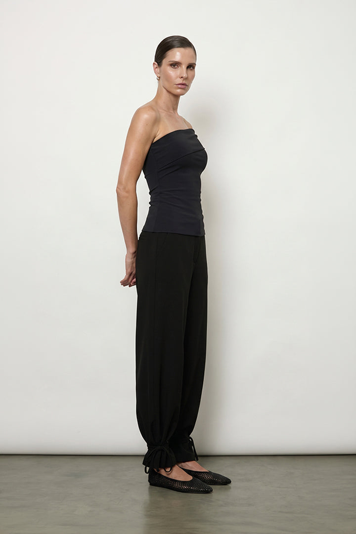 Contour Assymetrical Shoulder Top