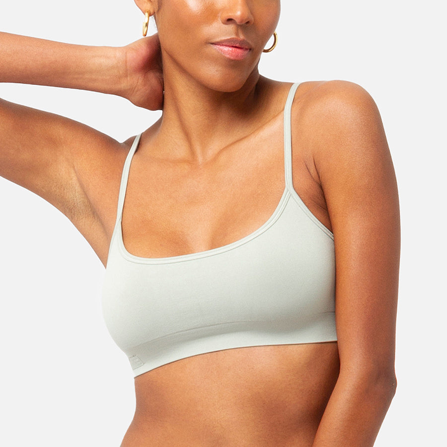 Scoop bralette en color Agave modelado por ellaz