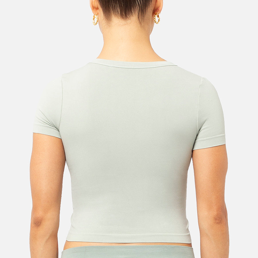 T shirt manga corta de espaldas en color Agave
