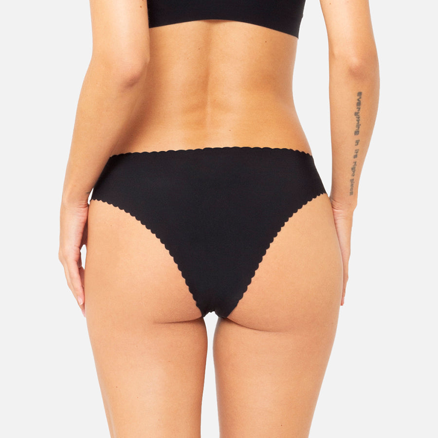 Scalopped seamless cheeky Black