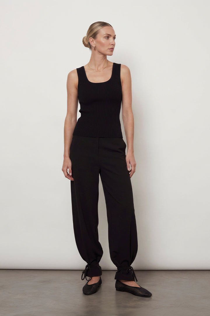 Sculpt Knit Scoop Neck Top