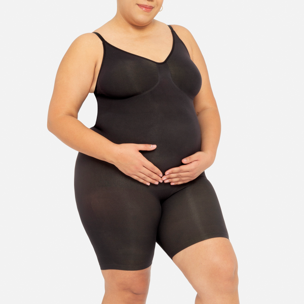 Mujer embarazada con faja de maternidad bodysuit short - ellaz Black