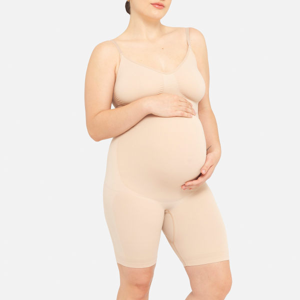 Modelo con faja de maternidad bodysuit short - ellaz